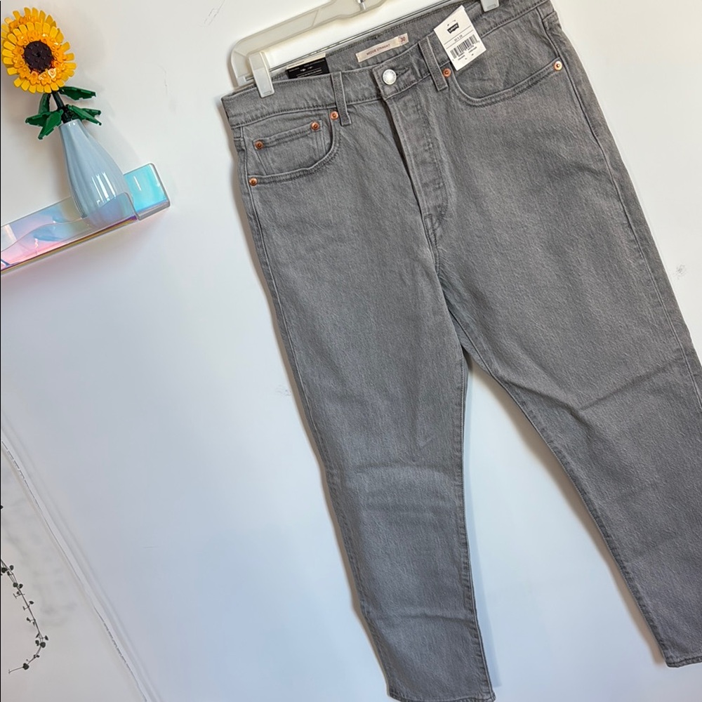 Gray Levi’s “wedgie straight” nwt